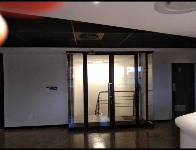 363M² OFFICE TO LET IN KIRSTENHOF